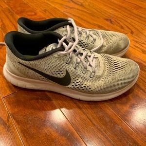 Grey Nike tennis shoes